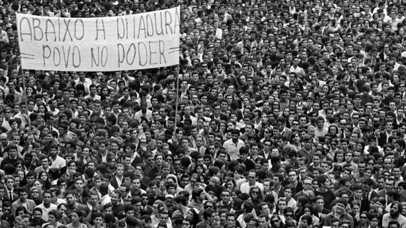 Foto histórica do mestre Evandro Teixeira, Passeata dos Cem Mil, 1968
